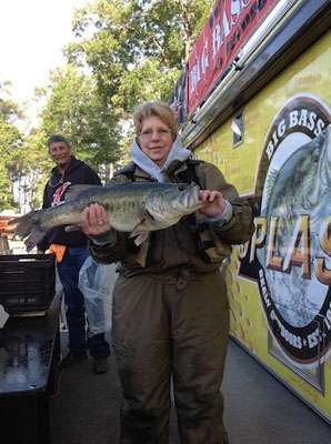 Balma Williams of Silsbee weighs in a 7-pounder.