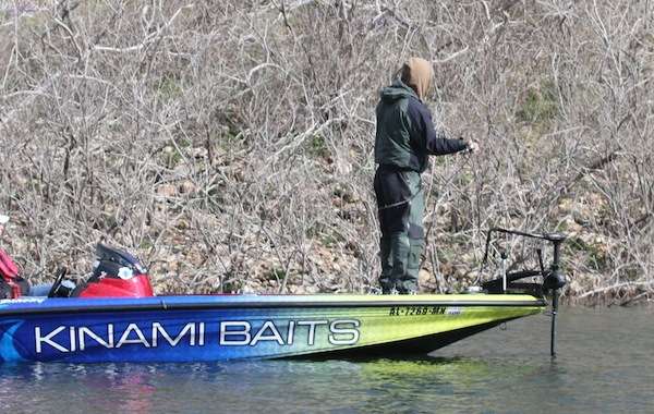 <p> </p>
<p>Steve Kennedy started with 4 fish in 30 minutes, then went as cold as the Bull Shoals morningâ¦ 37 degrees. </p>
