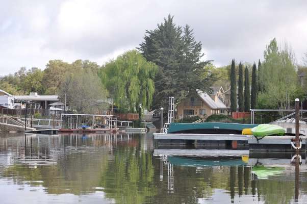 <p>The southern end of Clear Lake is a lazy stroll down a winding residential area, filled with docks and local fishermen.</p>
