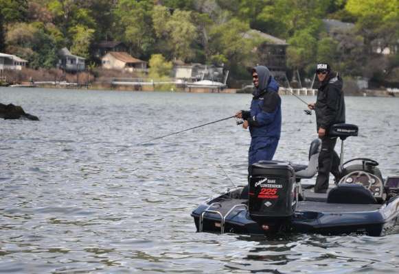 <p>Gutierrez and Pisarski concentrate on the bank theyâre working.</p>
