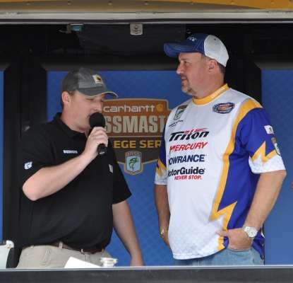<p>Hank Weldon, manager of the Carhartt Bassmaster College Series, introduces Andrew Sayles, president of the California B.A.S.S. Nation.</p>
