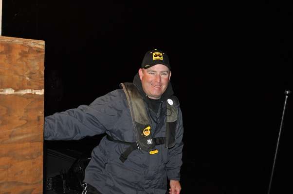 <p>2010 Bassmaster Classic qualifier Don Hogue of Washington pulls his boat up for staging.</p>
