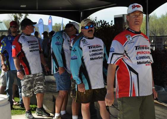 <p> </p>
<p>Contenders line up for the first weigh-in of the 2013 B.A.S.S. Nation Western Divisional.</p>
