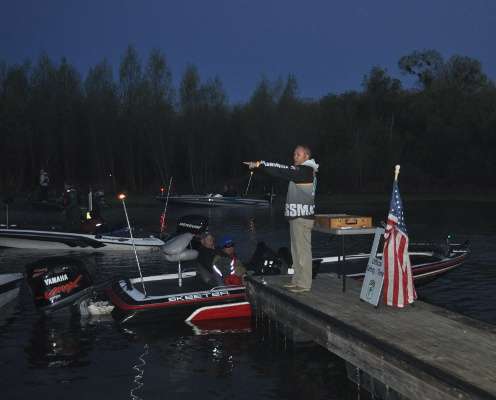 B.A.S.S. staff member Tony Quick directs anglers in the launch lineup.