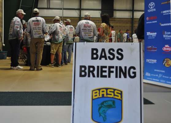 <p> </p>
<p>Anglers line up for registration at the 2013 B.A.S.S. Nation Southern Divisional in Dandridge, Tenn.</p>
