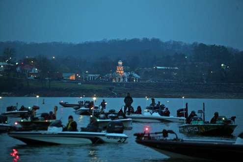 <p> </p>
<p>Cloudy skies and calm winds will be a welcome sight after yesterdayâs brutal wind and rain that swept across Douglas Lake. </p>
