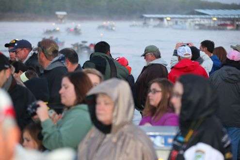 <p>The boat dock was crowded with photo-taking fans and interested observers during takeoff. </p>
