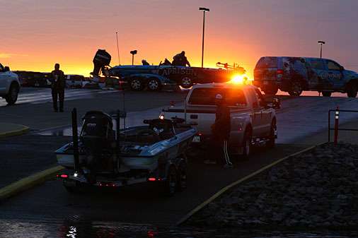 <p>Beautiful skies and the rising sun greet anglers at the Red River.</p> 