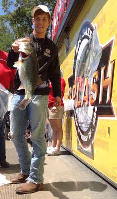 Tyler Landers weighs in a 7.33-pound bass to win first place of the hour.
