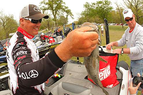 <p>Terry Scroggins shows his nice fish to his fans.</p>
