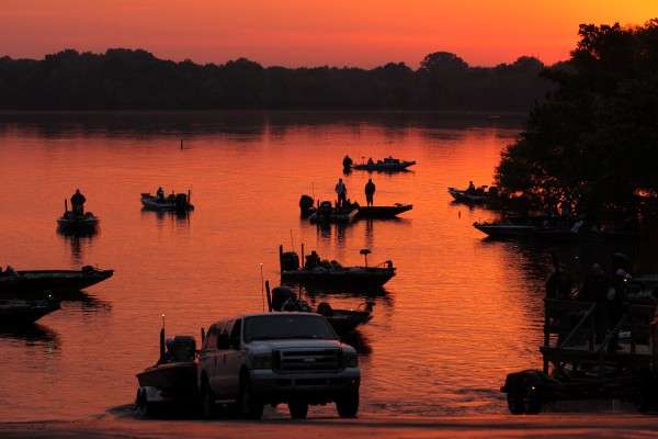 <p>Elites are greeted with another beautiful sunrise on the Alabama River for Day Two of the Alabama River Charge presented by Star brite.</p>
