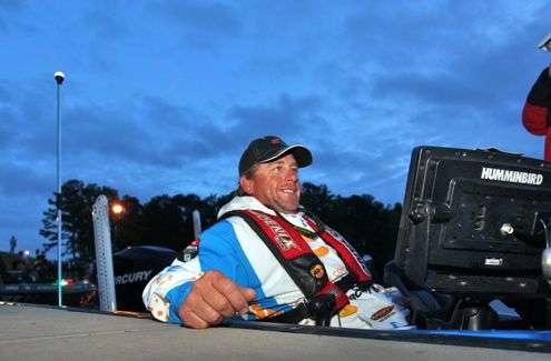 <p>J Todd Tucker (83<sup>rd</sup>, 5-3) rests one hand on the dock and seems relaxed prior to Friday's start.</p>

