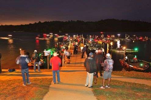 <p> </p>
<p>Fans and anglers gathered around the ramp and boat dock prior to the 6:42 a.m. Day One takeoff of the West Point Lake Battle.</p>
