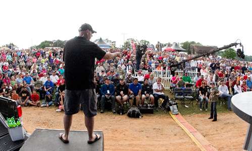 <p>Emcee Dave Mercer fires up the crowd and points to a very enthusiastic young man.</p>
