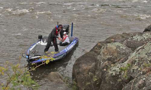 <p>Miller gets to close to the rocks and has to push off with his rod.</p>
