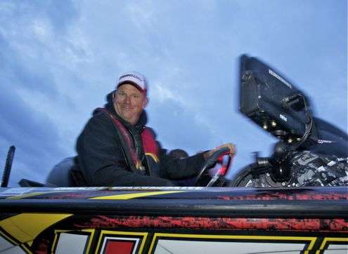<p> </p>
<p>Kevin VanDam flashes his impression of "The Joker" as he idles past the takeoff dock. VanDam is 31<sup>st</sup> with 8-3.</p>
