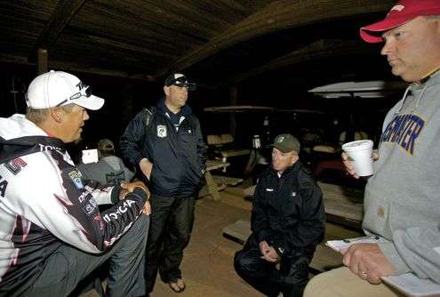 <p>Terry Scroggins, emcee Dave Mercer, tournament director Trip Weldon and assistant Jon Stewart swap stories in the early morning darkness before the takeoff.</p>
