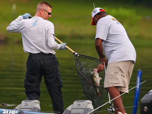 On the next cast from Quinnie, Howell returns the favor and nets a fish for Quinnie. 