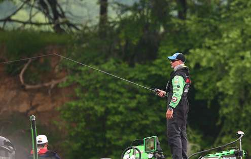 <p>Scott Ashmore started the day in 30<sup>th</sup> place with 15 pounds.</p>

