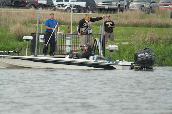 Day One begins as B.A.S.S. officials send anglers through boat check. 