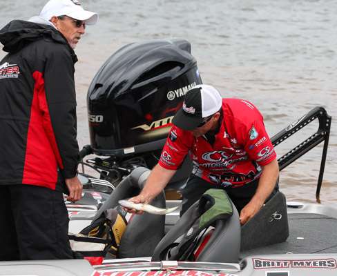 <p> </p>
<p>Britt Myers secures his Day One catch. 60<sup>th</sup> with 6-6 after Day One.</p>
