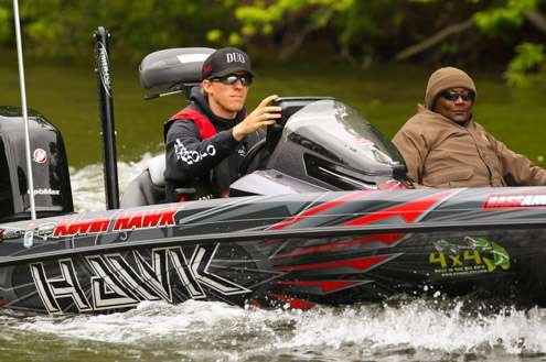 Kevin Hawk and his Marshal are leaving the backwaters toward the main lake. Hawk is in 38th with 7-13.