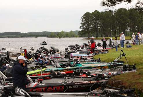 <p> </p>
<p>The shore is lined up with all the High Performance Bass Rigs today at weigh in. </p>
