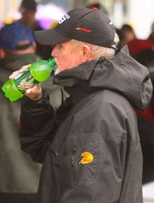 <p>Rick Clunn enjoys a Mountain Dew after weigh in on Day 3. Clunn is in 9th with 30-2lbs.</p>
