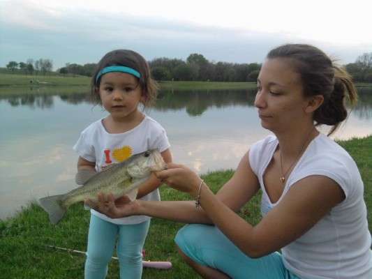 <p>
	Kevin Reft has a bass fishing family. âThis is my wife and daughter,â he said. âItâs my daughterâs first largemouth and a proud bass mommy!â</p>
