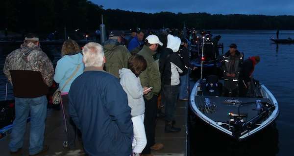 <p>Anglers and fans line the docks. </p>
