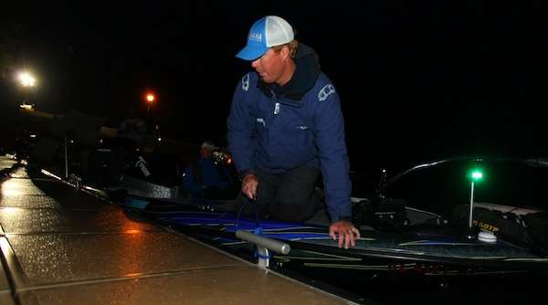 <p> </p>
<p>Greg Vinson ties off to the dock on Day Four of the West Point Lake Battle. Time to float until takeoff. </p>

