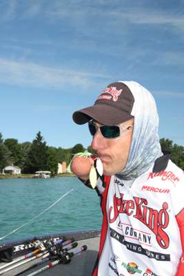 <p>10:14 a.m. Dyer ties on a chartreuse-and-white spinnerbait to fish a breakline on Lake D.</p>
