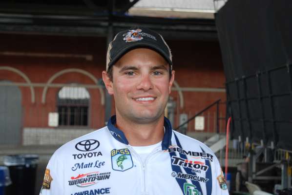<p>Auburn didn't have a team available this weekend, but Classic Qualifier Matt Lee hosted the weigh-in with Hank Weldon.</p>
