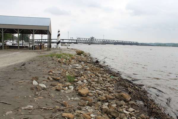 <p>Water levels creep up the levees and rock embankments along the Mississippi River. </p>
