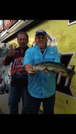 <p>Victor Jones of Lake Charles, Louisiana with an Exact Weight of 4 lbs, which nets him a check for $5000.</p>
