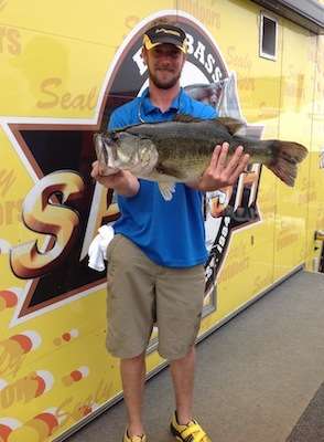 <p>Nick Simon of Duson, La. weighs in a 9.23 to take 4th place overall and win $8000.</p>
