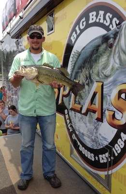 <p>Wesley Thomas of Converse, LA weighs in a 9.62 to take the Overall Lead. After a long 48 hours, it stayed on top and he took home a 2013 Triton 19XS powered by Mercury, 2013 Dodge Ram, and $2500 Cash!</p>
