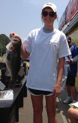 <p>Karlie Robison (15 years old) of Anacoco, LA weighs in a 7.03 to win the T-Shirt Bonus Hour on Saturday for $2000.</p>
