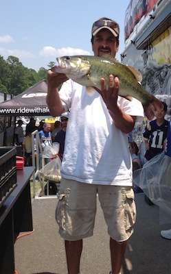 <p>Tim Basco of Lena, LA weighs in a 7.93 to win the last hour on Saturday. </p>
