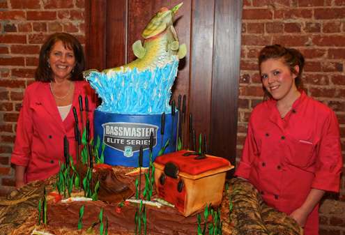 <p> </p>
<p>Debbie Barronton and her daughter Brittney Suggs prepared an incredible cake for the dinner held after the anglers briefing. The pair has competed and won on the cable television show âUltimate Cake Offâ. </p>
