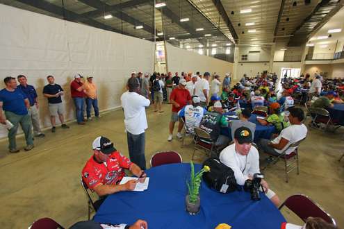 Marshals begin to mingle with Elite Series pros before the Day One pairings are announced. 
