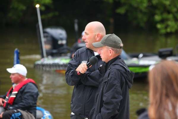 <p>Dave Mercer holds the mic for Tournament Director Trip Weldon.</p>
