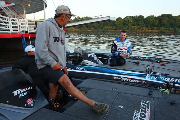<p>Paul Elias and Randy Howell engage in some literal dock talk.</p>
