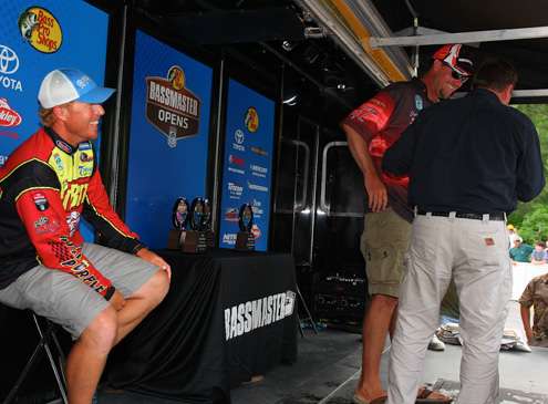 Greg Vinson sits in the hot seat as eventual champion David Kilgore talks about his final day of fishing. 