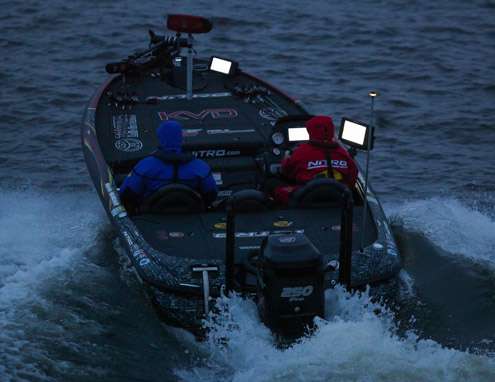 <p>Kevin VanDam powers up after traveling under the bridge and no-wake zone this morning.</p>
