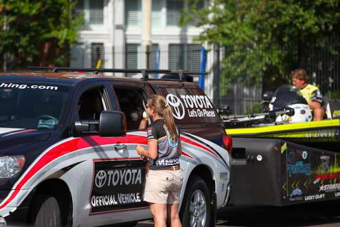 <p>The Toyota is hooked up to Skeet Reeseâs rig for the weigh-in.</p>
