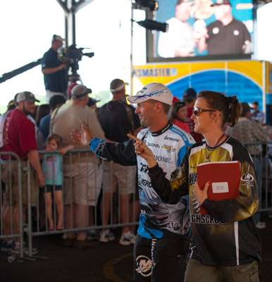 <p>Randy Howell greets his fans as he heads to his rig. Howell finished 11th with 55-8 lbs.</p>
