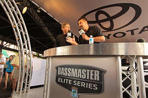 <p>Mark Zona and Tommy Sandars on the sub stage.</p>
