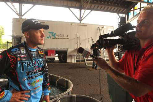 <p>Tournament leader Brent Chapman is interviewed by local media.</p>
