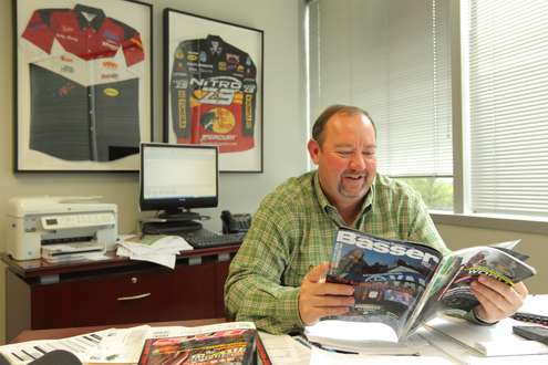 <p>B.A.S.S. CEO Bruce Akin checks out some Japanese bass fishing magazines â <em>Basser</em> and <em>Bass World.</em></p>
